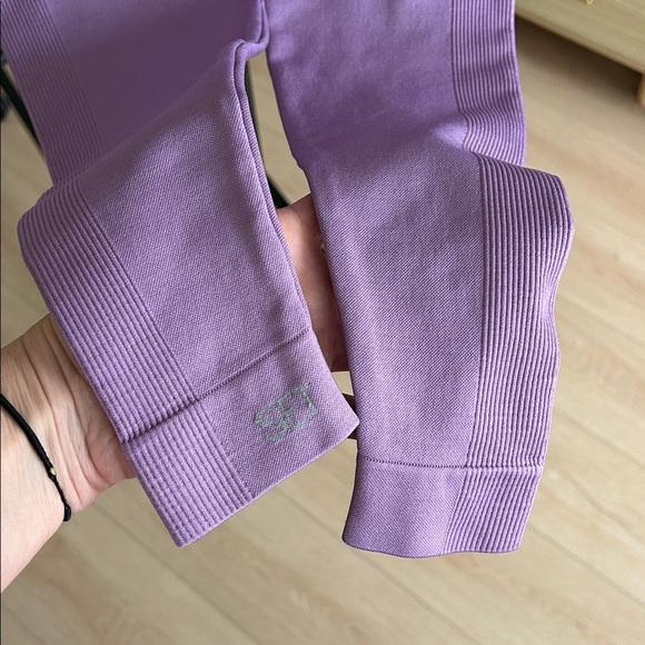 SET Active Women’s Leggings. Size Medium. Excellent Condition. 22” inseam. - Picture 6 of 6